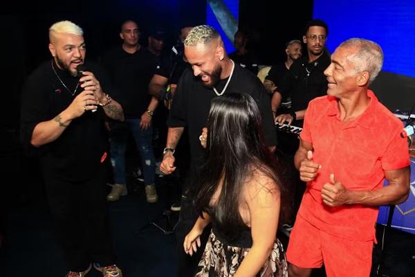 Neymar canta com Belo em festa de Romário (Imagem:Fabrício Pioyani/AgNews)