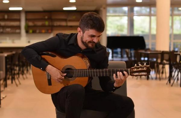  Josué Costa será uma das atrações do V Festival de Violão de Teresina.(Imagem:Reprodução/ ASCOM FMC )