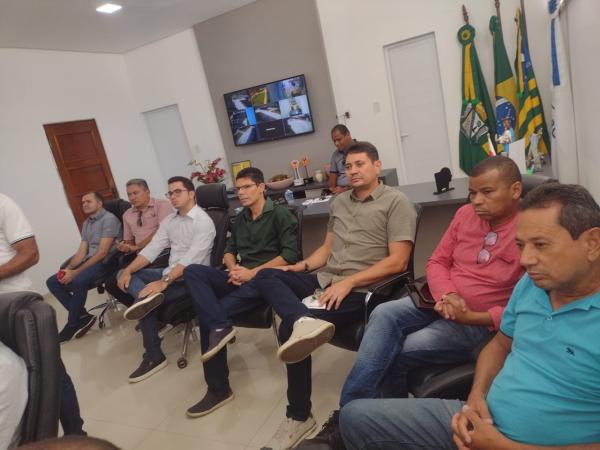 Prefeito de Floriano e autoridades discutem implantação de polo de tratamento contra câncer na região(Imagem:FlorianoNews)