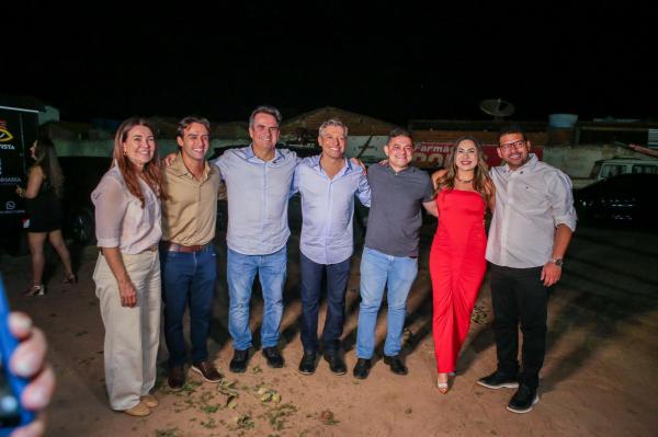  Em Valen&ccedil;a do Piau&iacute;, popular agradece Ciro Nogueira: 