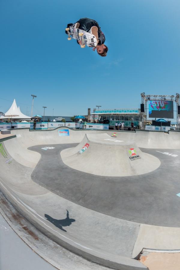 Luizinho está voltando às raizes do skate. Desde novembro de 2021, tem se dividido entre as competições de street e park. O skatista sabe que será difícil, mas tem a intenção de te(Imagem:Reprodução)