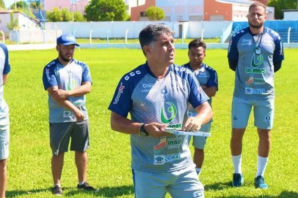 Wallace Lemos, técnico do Oeirense.(Imagem:Divulgação/Oeirense)