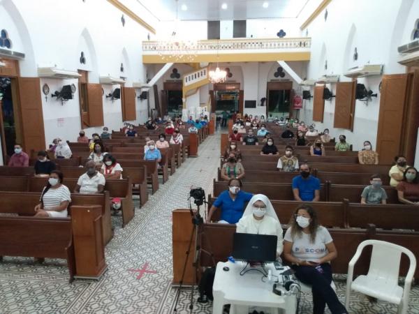 Fiéis da Igreja Católica celebram a Missa da Ceia do Senhor(Imagem:FlorianoNews)