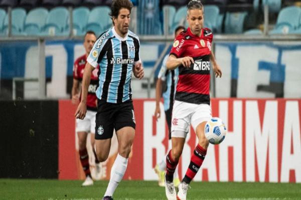 Contra o Grêmio, Renato mandou a campo o time reserva, como planejamento para a final da Libertadores.(Imagem:Alexandre Vidal)