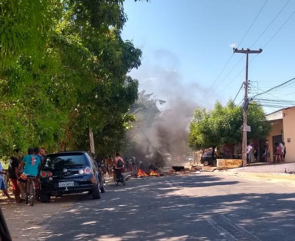 Sem energia há três dias, moradores bloqueiam avenida na Zona Norte de Teresina(Imagem:Reprodução)