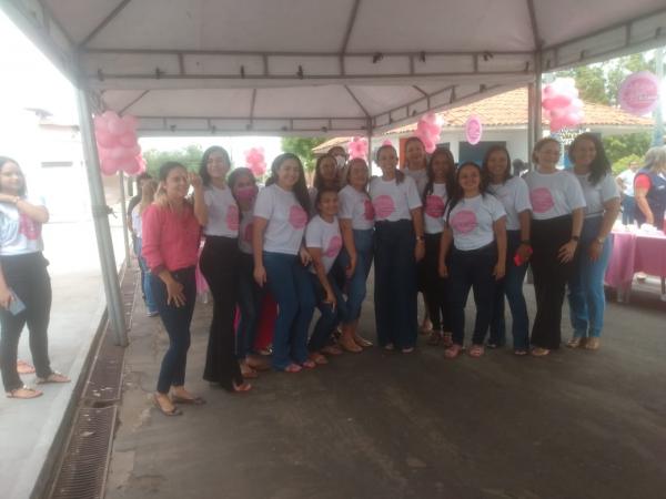 Mulheres participam do