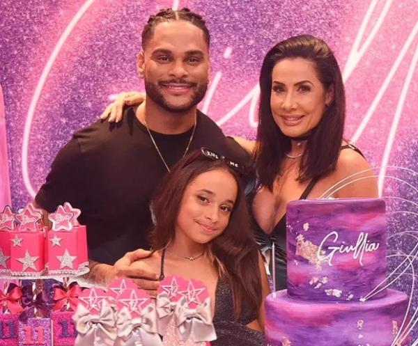 Scheila Carvalho e Tony Salles com a filha, Giulia.(Imagem:Greyce Coli)