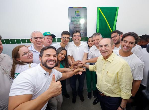Governador Rafael Fonteles e o secretário de Educação, Washington Bandeira, inauguraram a reforma do Ceti Dona Maria Antonieta Torres dos Reis Veloso no sábado (11).(Imagem:Gabriel Paulino)