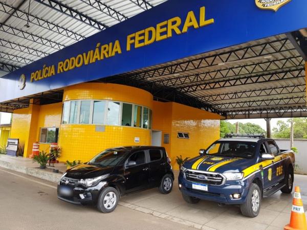 Em Floriano, PRF recupera carro roubado em Natal/RN(Imagem:PRF PI)