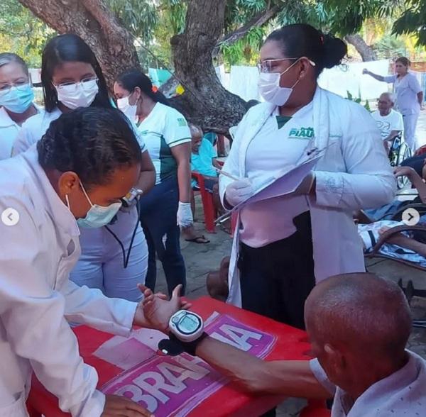 Alunos de Enfermagem do Ceep-Calisto Lobo promovem ação social em casa de acolhimento para idosos em Floriano.(Imagem:Reprodução/Instagram)