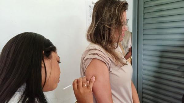  Prefeitura de Floriano refor&ccedil;a combate &agrave; dengue com vacina&ccedil;&atilde;o de agentes de endemias(Imagem:Secom)