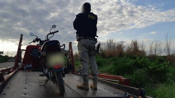 Condutor que abandonou filha para fugir da polícia é flagrado com quase R$ 5 mil débito em moto no PI.(Imagem:Divulgação/PRF)