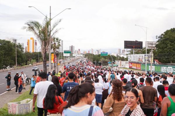  No Domingo de P&aacute;scoa, Joel e Ciro participam de prociss&atilde;o no meio da multid&atilde;o no Centro de Teresina(Imagem:Ascom)