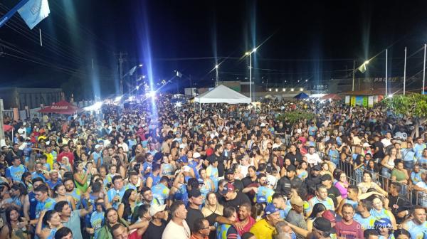 Bloco do Pov&atilde;o 2026 re&uacute;ne multid&atilde;o e transforma a Pra&ccedil;a Santo Ant&ocirc;nio em palco de grande festa.(Imagem:FlorianoNews)