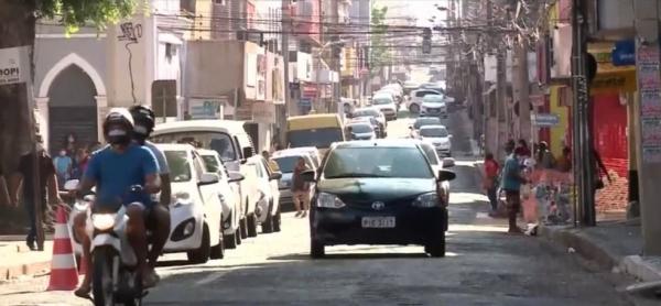 Fluxo de veículos no trânsito no Centro de Teresina.(Imagem:TV Clube)