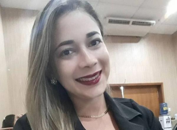 Secretária de saúde de Passagem Franca do Piauí, Lorayny Carvalho da Silva, é suspeita de furar fila de vacinação contra Covid-19.(Imagem:Reprodução/Instagram)
