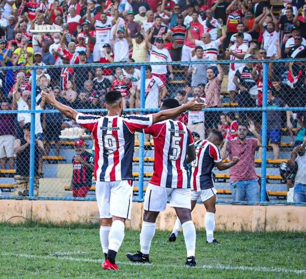 Torcida do River-PI no Lindolfo Monteiro.(Imagem:Maria Vitória/River A.C.)