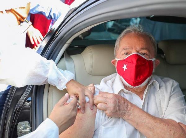 Lula recebe a segunda dose da vacina contra a Covid-19(Imagem:Reprodução)