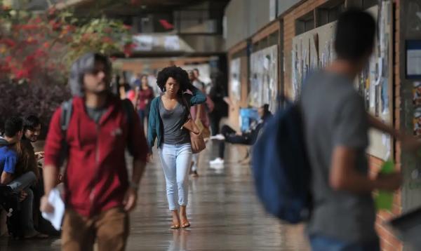 Percentual de negros com diploma cresceu quase quatro vezes desde 2000, segundo IBGE.(Imagem:MARCELLO CASAL JR/AGÊNCIA BRASIL)