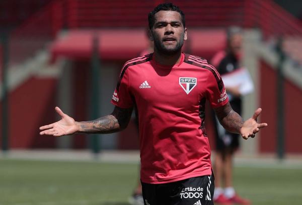 Daniel Alves não desiste do sonho de ir à Copa de 2022(Imagem:Reprodução)