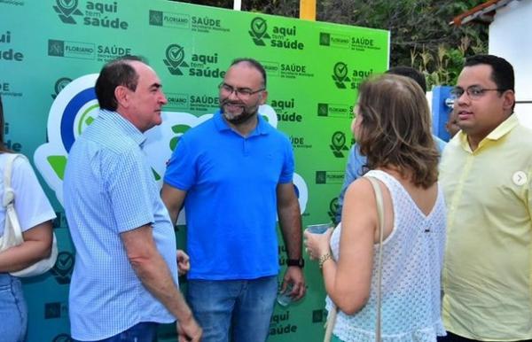 Vereador Joab Curvina participa da entrega de kits de atendimento em fisioterapia e incentivo à prática da educação física.(Imagem:Reprodução/Instagram)