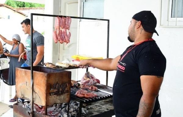 Prefeitura de Floriano oferece curso gratuito de churrasqueiro através do projeto Capacita Minha Cidade(Imagem:Reprodução)