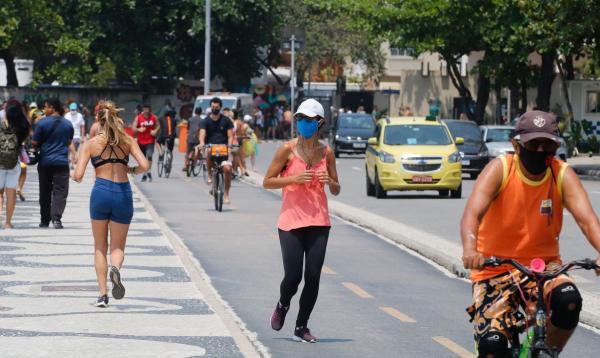 Há 512.272 casos em acompanhamento e 4,2 milhões de recuperados(Imagem:Fernando Frazão/Agência Brasil)