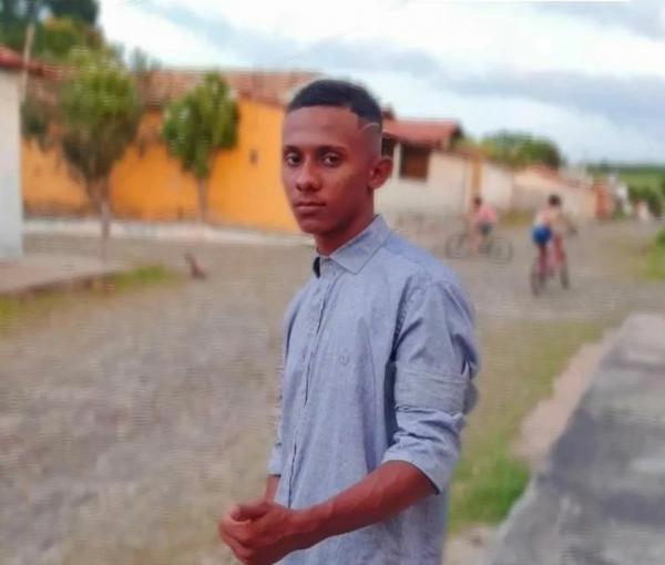  Wilian da Silva Alves, de 19 anos, foi preso por suspeita de assalto; família diz que ele é inocente.(Imagem: Reprodução )
