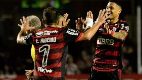 São Paulo x Flamengo: Everton Ribeiro e João Gomes comemoram.(Imagem:Marcos Ribolli)