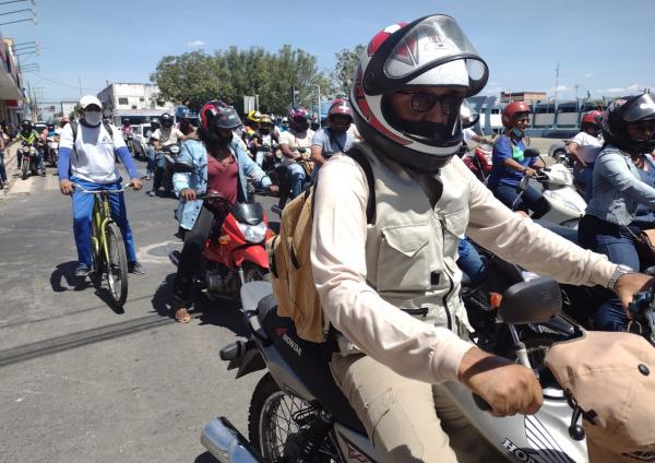 Servidores públicos realizam manifestação por reajuste salarial, em Floriano.(Imagem:FlorianoNews)