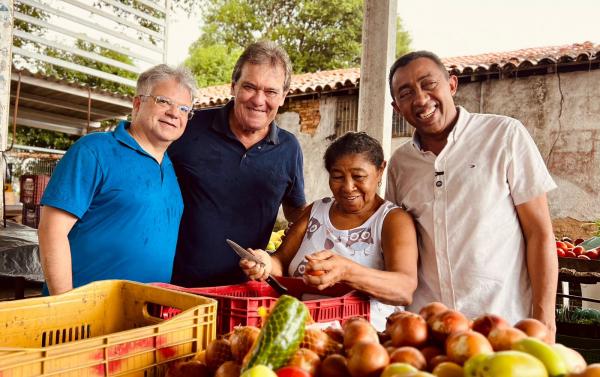 Joel Rodrigues recebe apoio do prefeito Gustavo Medeiros durante agenda em Uni&atilde;o (Imagem:Ascom )
