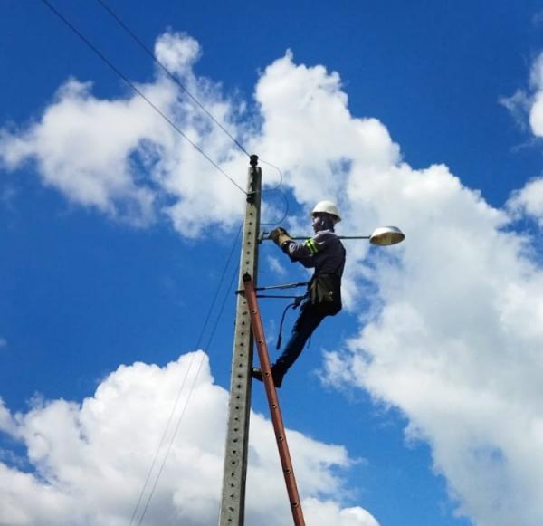 Infraestrutura intensifica serviços de Iluminação para atender as zonas urbana e rural de Floriano.(Imagem:Secom)