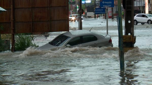 Foram vários os pontos de alagamentos em decorrência da chuva. A Maternidade do Satélite, na Zona Leste, foi um deles. Fotos e vídeos mostram partes da unidade de saúde com chão co(Imagem:Reprodução)