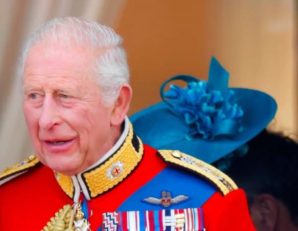 O Rei Charles III em evento no Palácio de Buckingham em junho de 2025.(Imagem:Getty Images)
