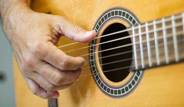 Últimas vagas para cursos gratuitos de instrumentos de orquestra e violão.(Imagem:Divulgação)