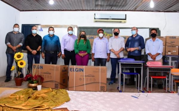  Prefeito Joel realiza entrega de novos equipamentos para rede municipal de ensino(Imagem:Secom)