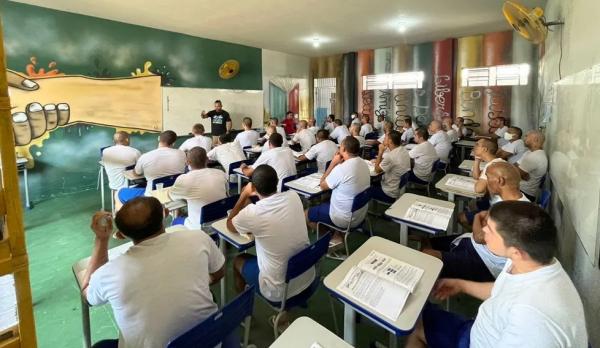 Detentos de Campo Maior e Parnaíba participam de revisão para Enem PPL; avaliação será aplicada em janeiro de 2023.(Imagem:Divulgação/Seduc)
