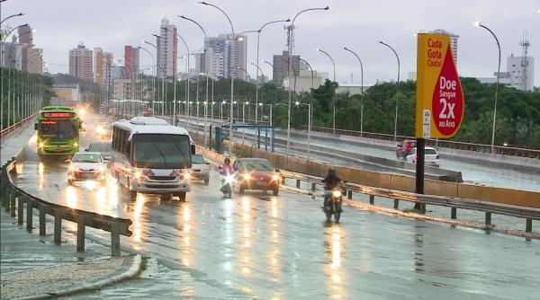Ponte da Frei Serafim durante chuva em Teresina.(Imagem:Reprodução/TV Clube)