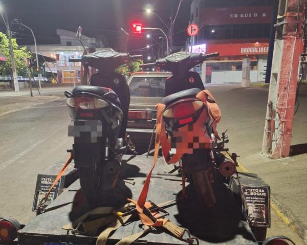 Condutora é flagrada embriagada após colisão entre motocicletas no Centro de Floriano.(Imagem:Divulgação/PM)