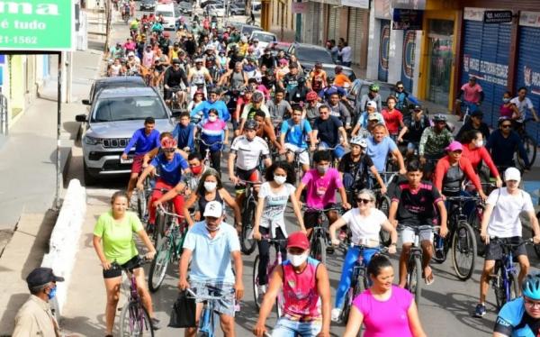 Passeio ciclístico reúne mais de 600 participantes neste domingo em Floriano.(Imagem:Secom)