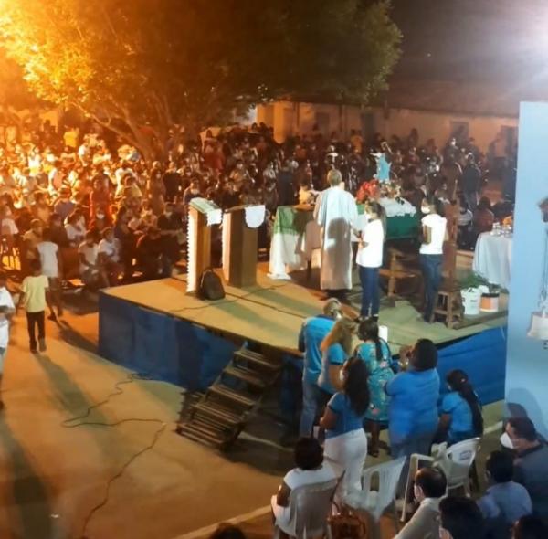 Fiéis participam do encerramento do tradicional festejo de Nossa Senhora da Guia(Imagem:Fernanda Feitosa)