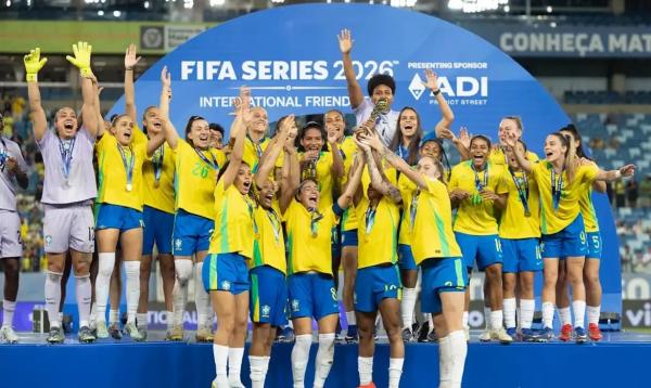 Sele&ccedil;&atilde;o Feminina comemorando o t&iacute;tulo do FIFA Series.(Imagem:L&iacute;via Villas Boas | CBF)