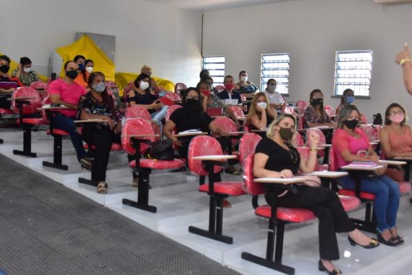 Palestra sobre educação emocional é ministrada aos gestores da Rede Municipal.(Imagem:Secom)