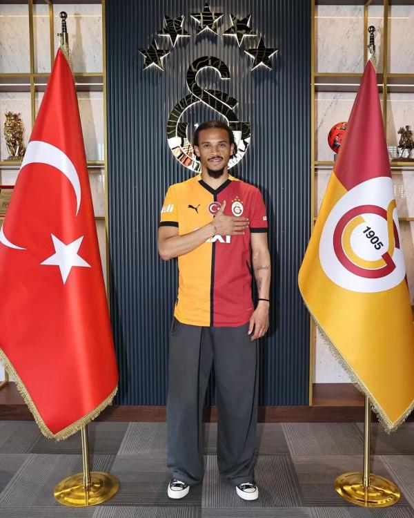 Galatasaray anuncia Leroy Sané por três temporadas.(Imagem:Divulgação / Galatasaray)