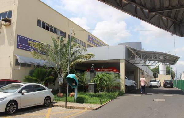 Homem tentou invadir o Hospital de Urgência de Teresina (HUT).(Imagem:Ilanna Serena/g1)