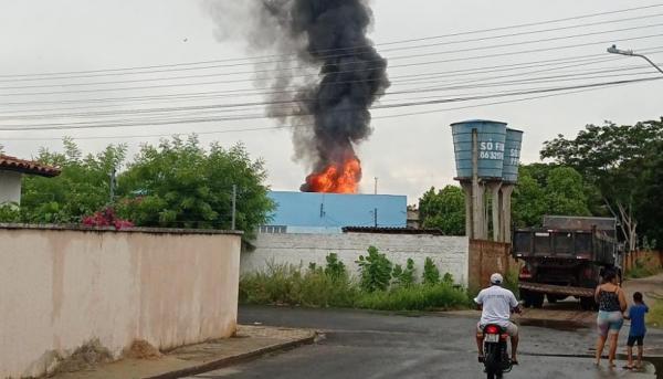 A Sesapi informou que todos os insumos do local foram destruídos e os pacientes e funcionários foram retirados do local.  Por volta das 10h30, o Corpo de Bombeiros já havia finaliz(Imagem:Reprodução)