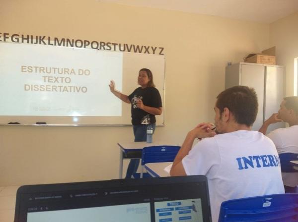 Estudantes do ensino médio de 22 escolas jurisdicionadas à 14ª Gerência Regional de Educação (GRE) se reuniram para revisar os conteúdos antes das provas do Enem.(Imagem:Divulgação)