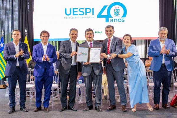 Rafael Fonteles autoriza convocação de 47 professores aprovados em concurso da Uespi(Imagem: Ascom Uespi)