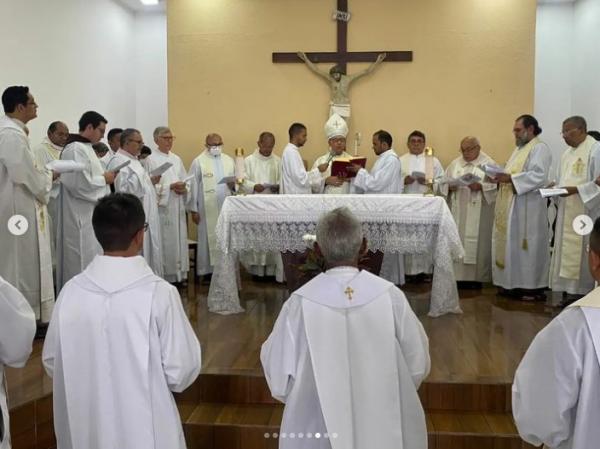 Diocese de Floriano celebra Missa dos Santos Óleos com presença de Bispo e padres(Imagem:Reprodução/Instagram)