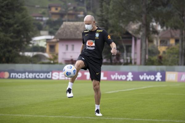 O preparador de goleiros Taffarel comandou a atividade com Alisson.(Imagem:Lucas Figueiredo/CBF)